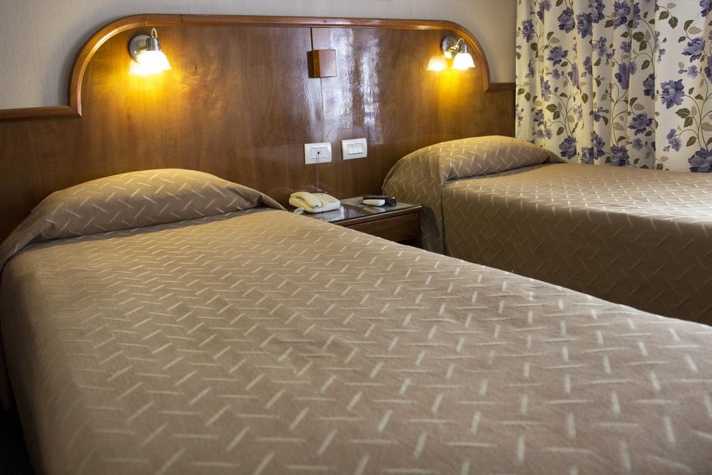 Hotel Orly Corrientes Bilik gambar