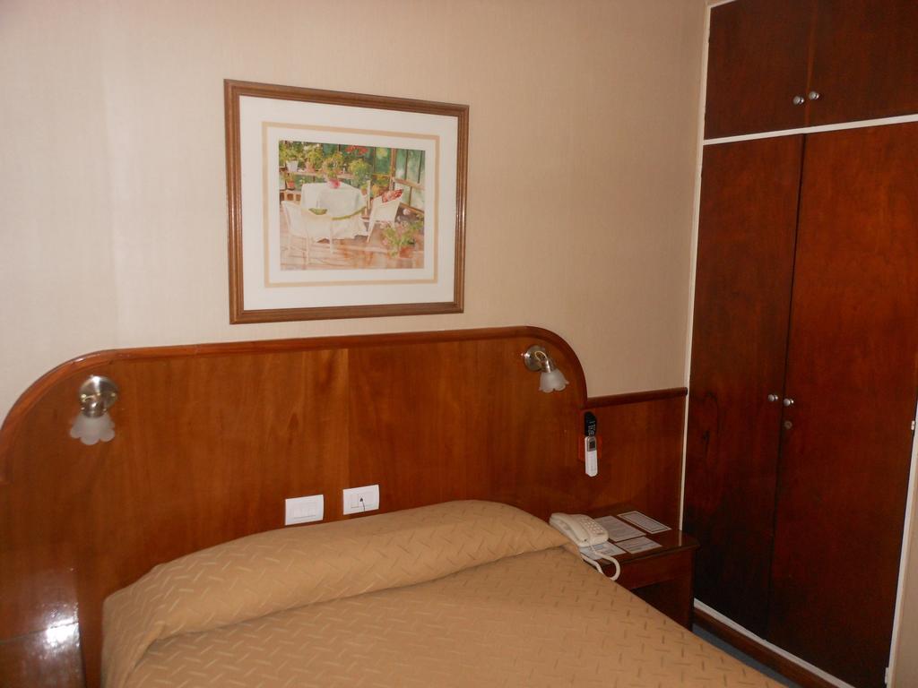 Hotel Orly Corrientes Bilik gambar