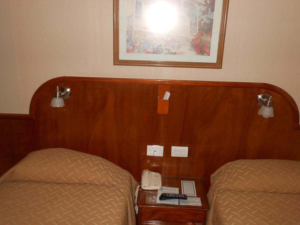 Hotel Orly Corrientes Bilik gambar